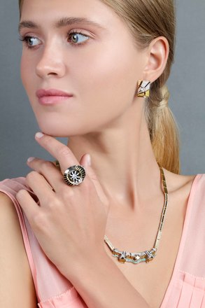 Кольцо с бриллиантами и сапфирами, жёлтое и белое золото 2