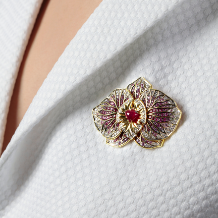 Брошь с рубинами, бриллиантами и розовыми сапфирами, жёлтое золото 2