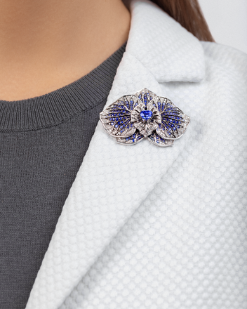 Брошь с сапфирами и бриллиантами, белое золото 2