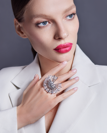 Кольцо с бриллиантами и рубинами, белое золото 5