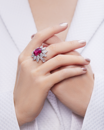 Кольцо с рубином и бриллиантами, белое золото 4