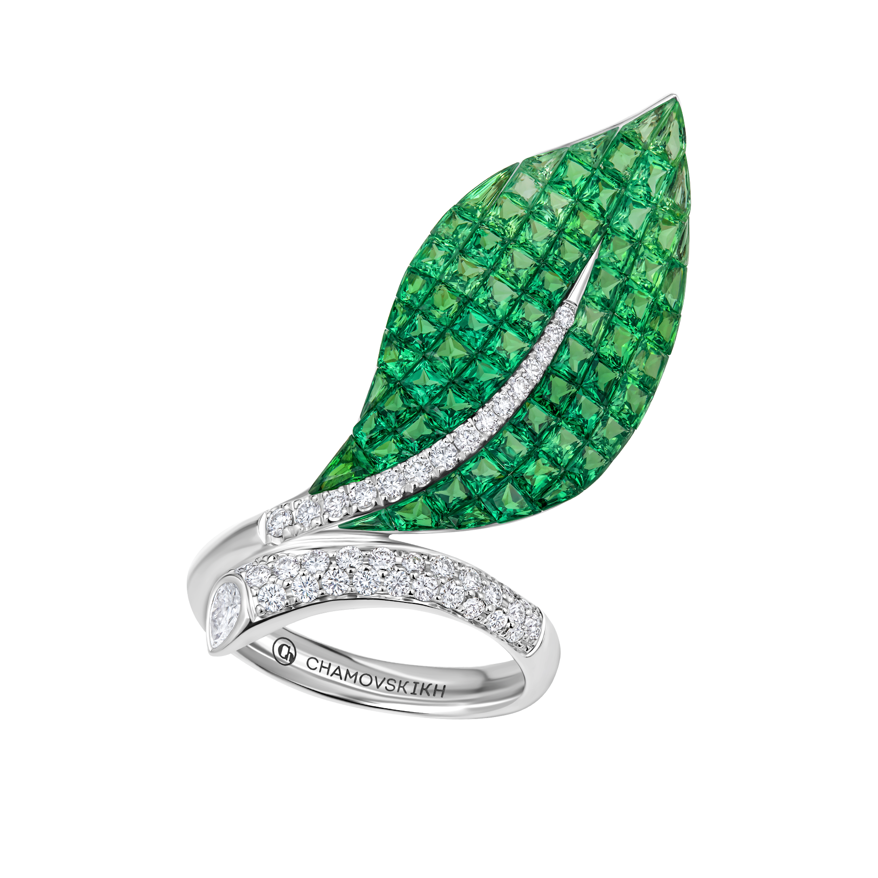 Кольцо с тсаворитами и бриллиантами, белое золото