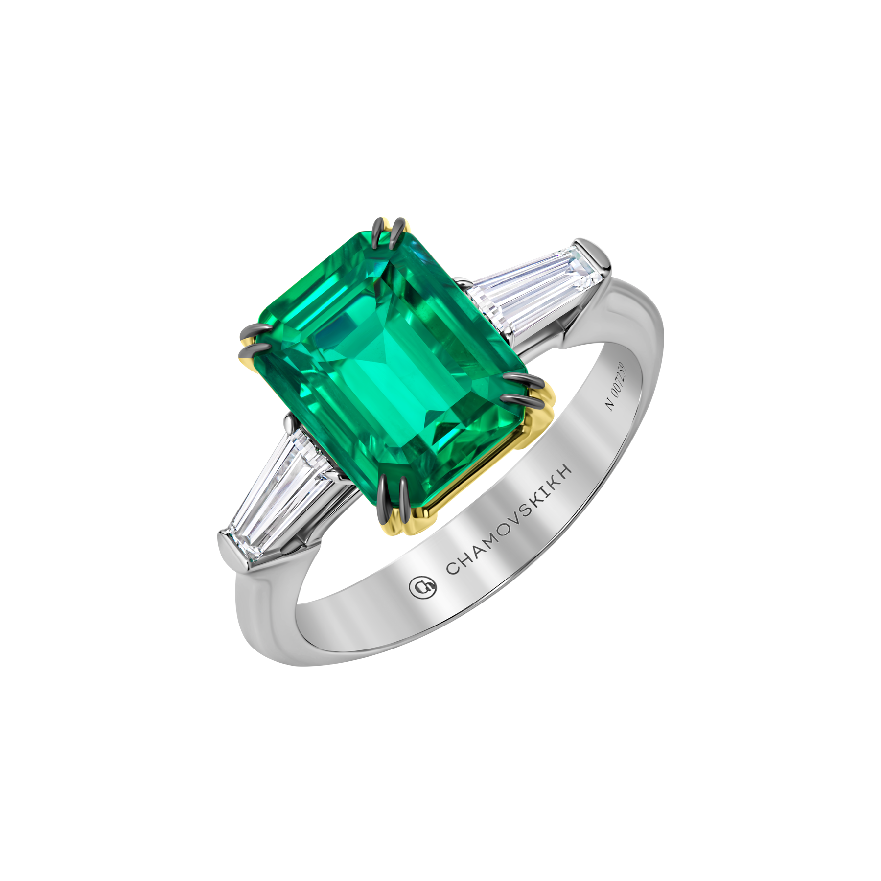 Кольцо с изумрудом и бриллиантами, белое золото