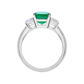 Кольцо с изумрудом и бриллиантами, белое золото