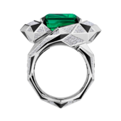 Кольцо с изумрудом и бриллиантами, белое золото
