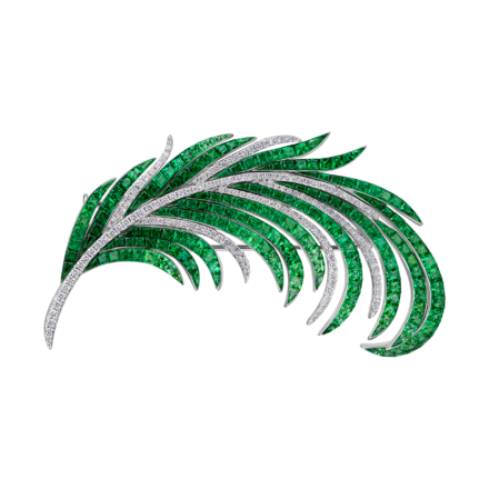 Брошь с тцаворитами и бриллиантами, белое золото