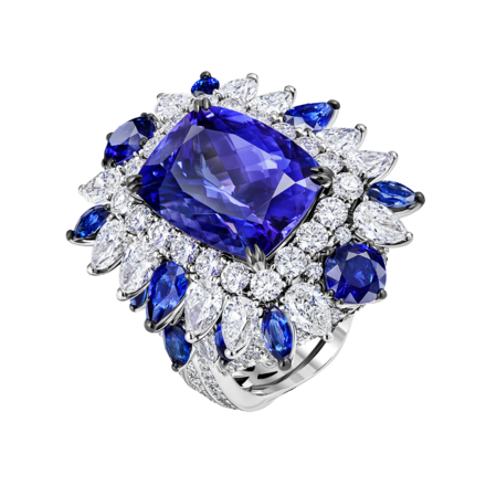 Кольцо с танзанитом, бриллиантами и сапфирами, белое золото